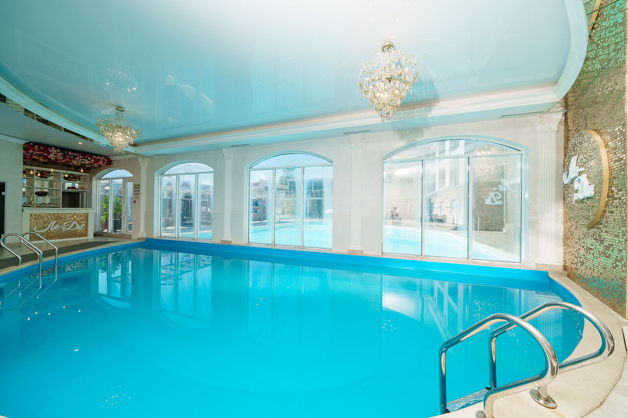 Крытый бассейн SPA-центра
